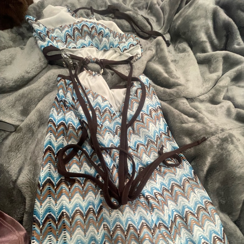 Beach dress - Picture 2 of 2